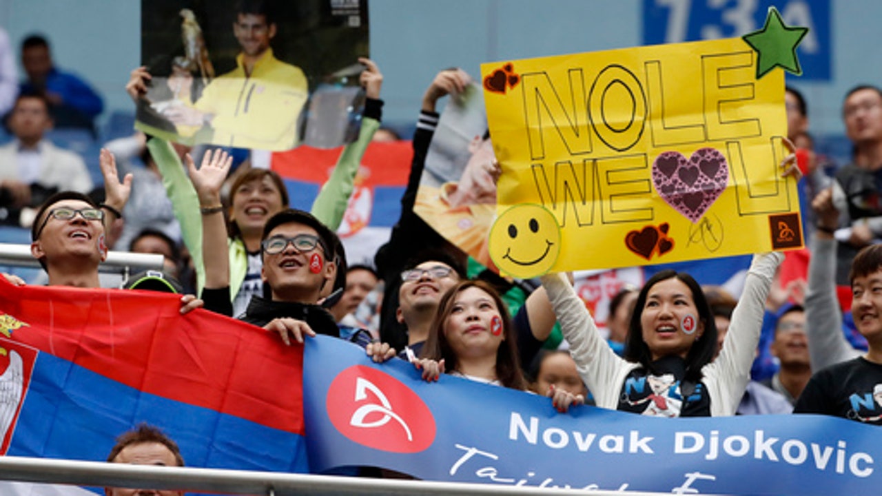 Djokovic, Murray advance to Shanghai Masters quarterfinals